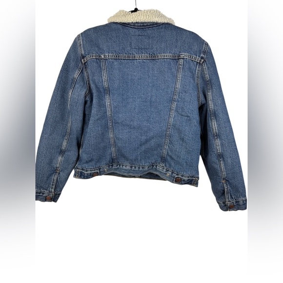 Levi's Signature women’s sherpa lined denim Jacket. Size large. - Picture 2 of 10